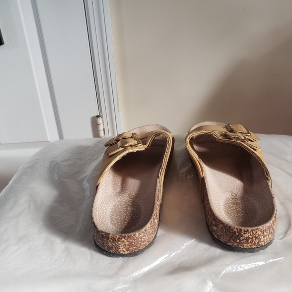 Sandals - Picture 2 of 3